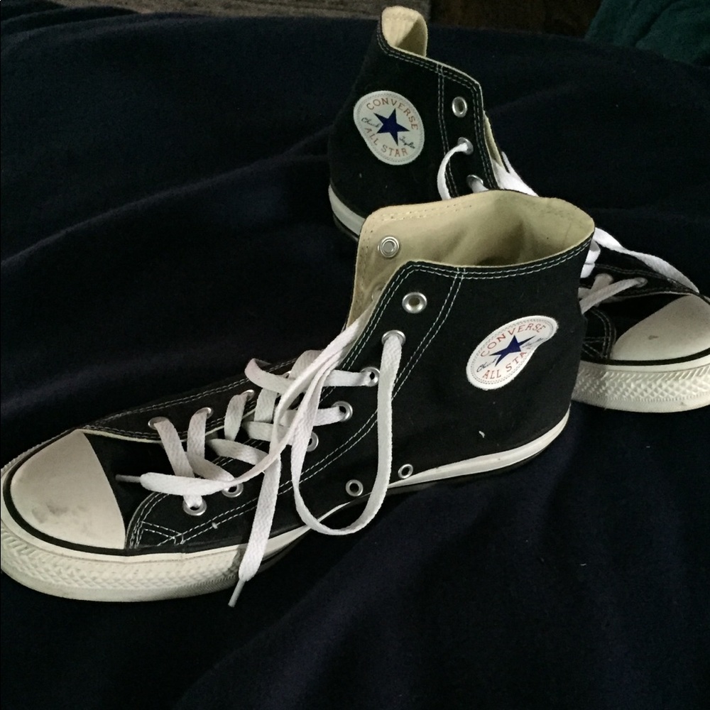 Men’s black converse